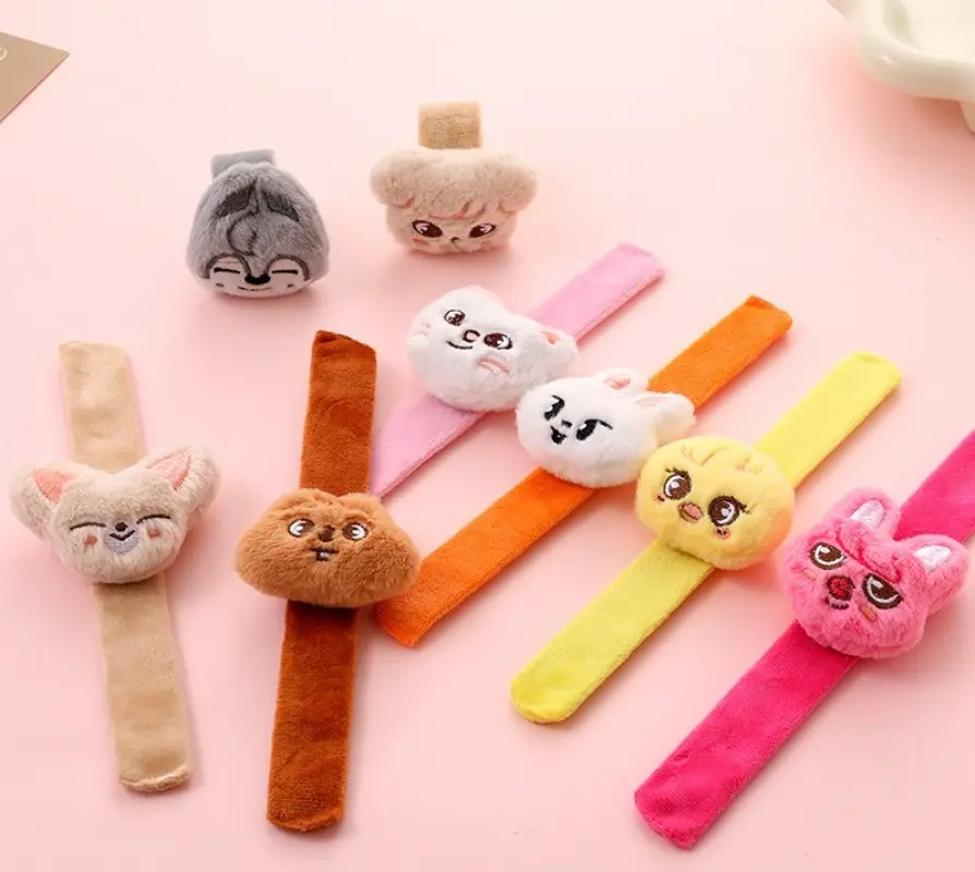 The latest 2025 cartoon bracelet plush toy, the cute skzoo doll, is a couple's small gift Papa circle
