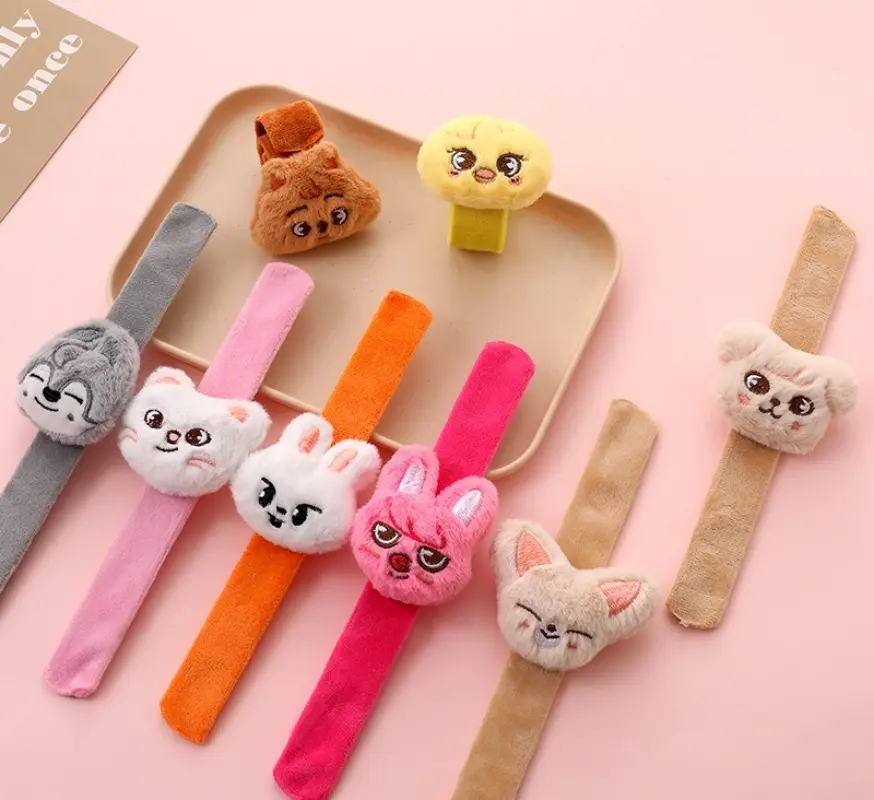 The latest 2025 cartoon bracelet plush toy, the cute skzoo doll, is a couple's small gift Papa circle