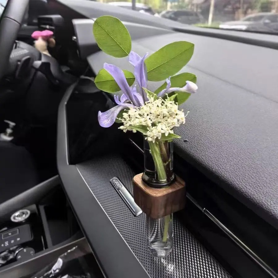 Stable Mini Car Flower Vase Clip Elegant Adjustable Car Vent Flower Vase Walnut and Glass Creative Car Vent Decor Dashboard