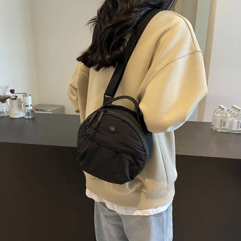Cute Korean Style Nylon Shoulder Bag Mobile Phone Storage Purse Small Round Bag Handbags Wallet Bags Mini Crossbody Bag Girls