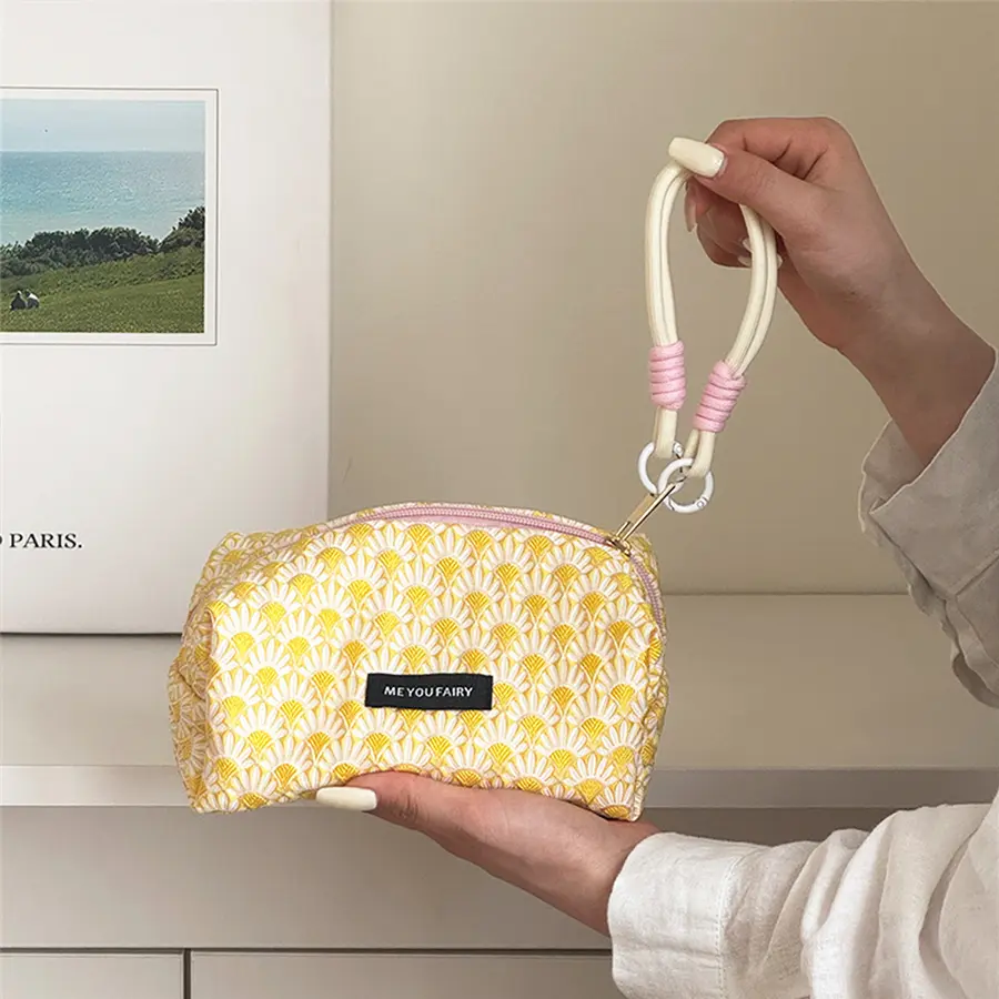 Fashion Flower Quilted Makeup Storage Bag Portable Travel Organizer Cosmetic Toiletry Pouch Cute Make Up Handbag Floral Bags