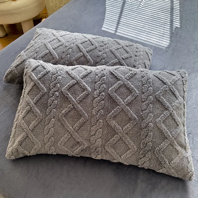 Winter Fleece Pillowcase,Carved Geomtric Plush Velvet Pillow Cover,Wam Pillow Case For Home Domitory Bedding,48x74cm, 2Pcs/lot