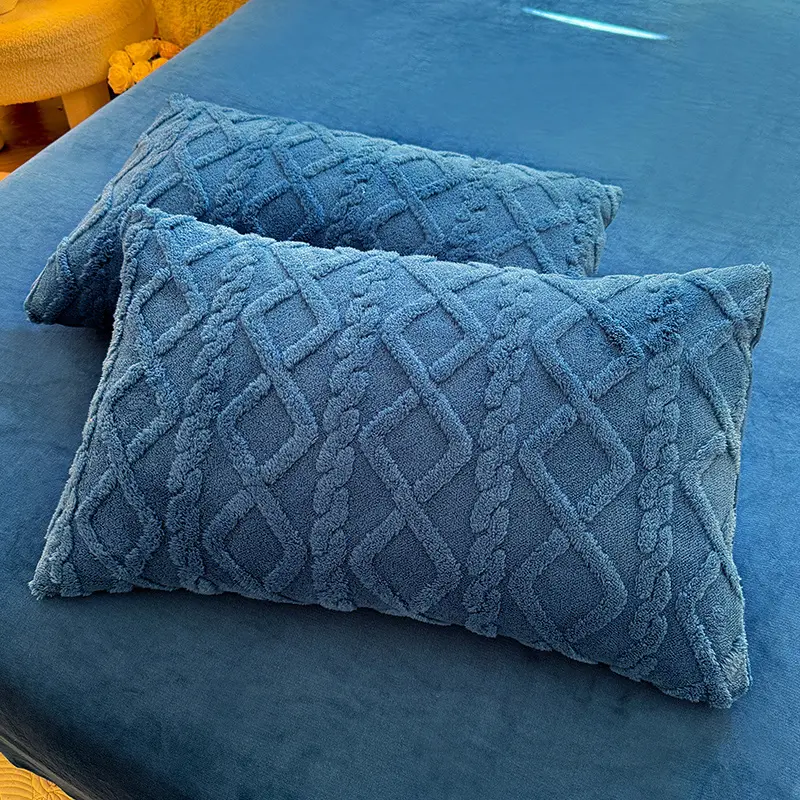 Winter Fleece Pillowcase,Carved Geomtric Plush Velvet Pillow Cover,Wam Pillow Case For Home Domitory Bedding,48x74cm, 2Pcs/lot
