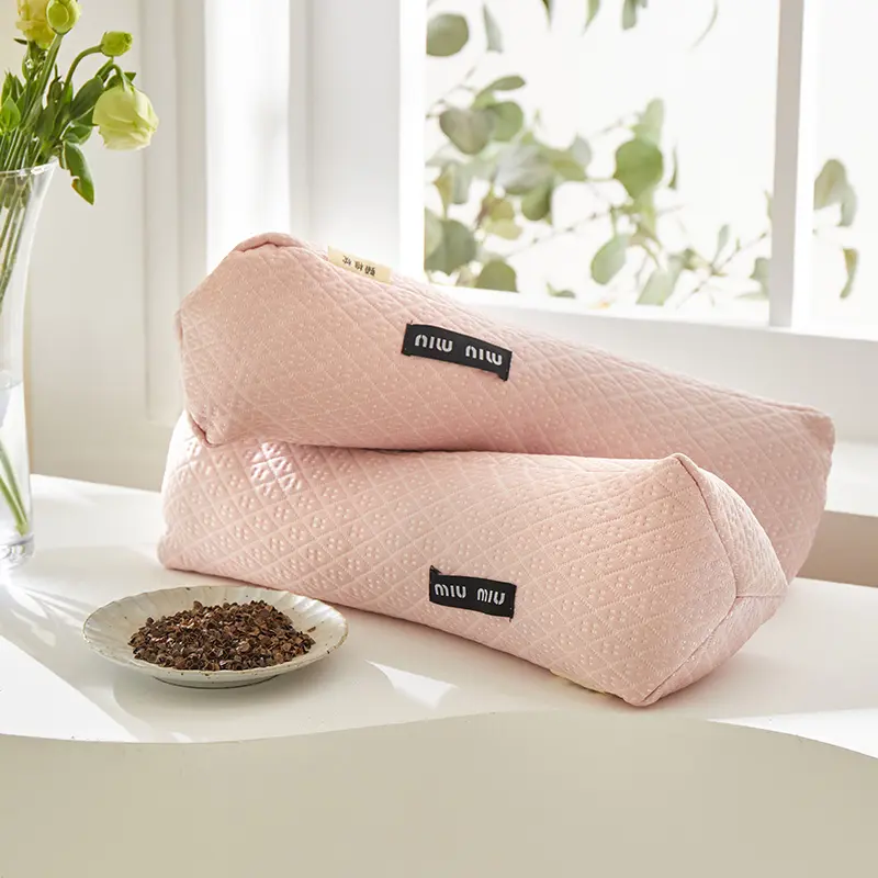Natural Buckwheat Hull Cervical Pillow-Triangular Traction Stretching Neck Support Pillows Summer Cooling Ice Silk Face 40*15cm