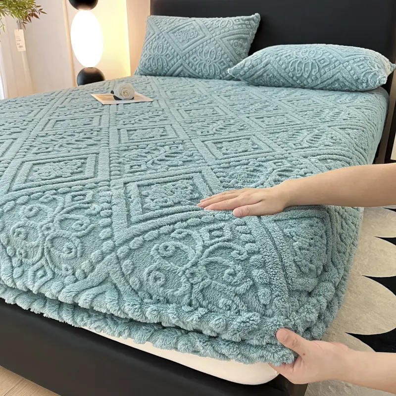 1pc Jacquard Fitted Sheet Embossed Velvet Mattress Cover Soft Winter Warmth Bedlinen European Home Mattress Protector Bed Cover