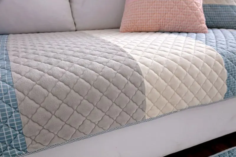 Short Plush Quilted Sofa Towel Super Soft Smooth Hand Feeling Flannel Sofa Cover Bay Window Mat Floor Mat Sectional Sofa Cover