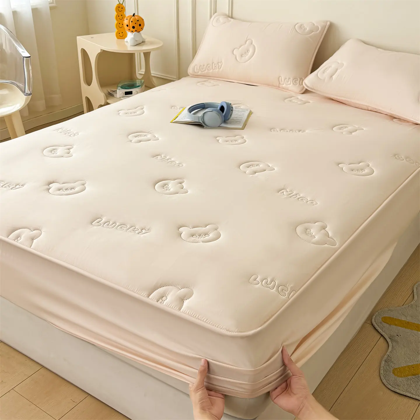 Waterproof Mattress Cover Embroidered Bedspread Non-slip Bed Cover Single/Double/Queen Size Bed Linen 매트리스 커버 (No Pillowcase)