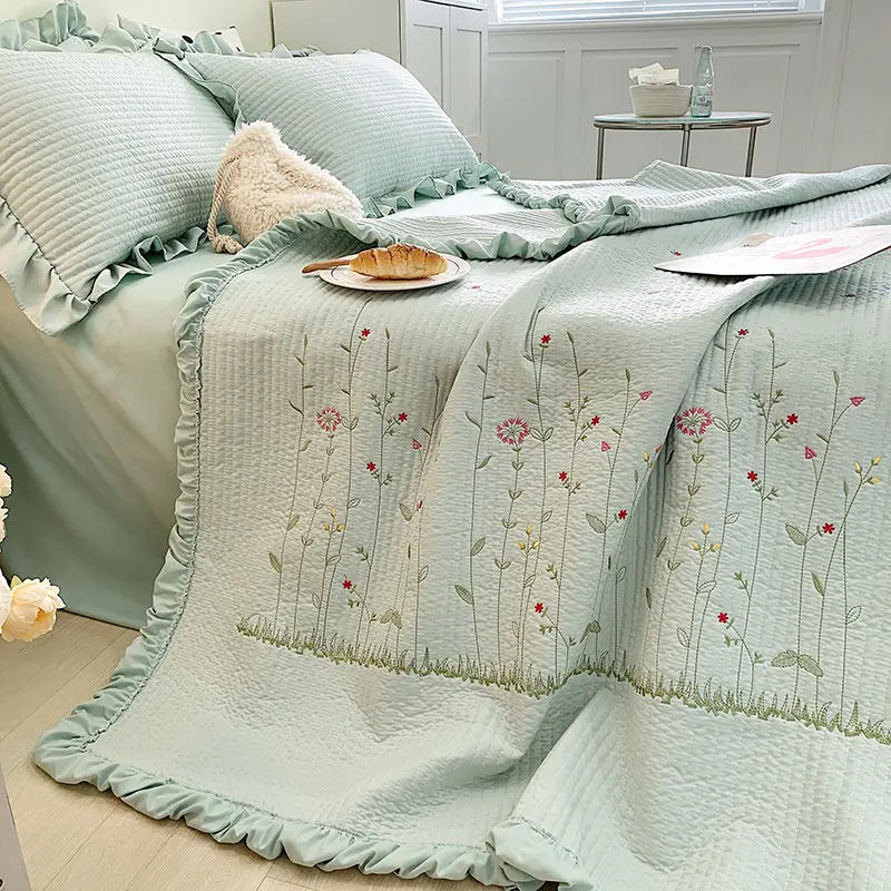Fresh Flower Embroidered Summer Blanket 3/1 Pcs Ruffled Quilted Summer Quilt Set Machine Washable Lightweight Comforter Duvet