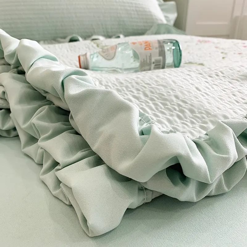 Fresh Flower Embroidered Summer Blanket 3/1 Pcs Ruffled Quilted Summer Quilt Set Machine Washable Lightweight Comforter Duvet