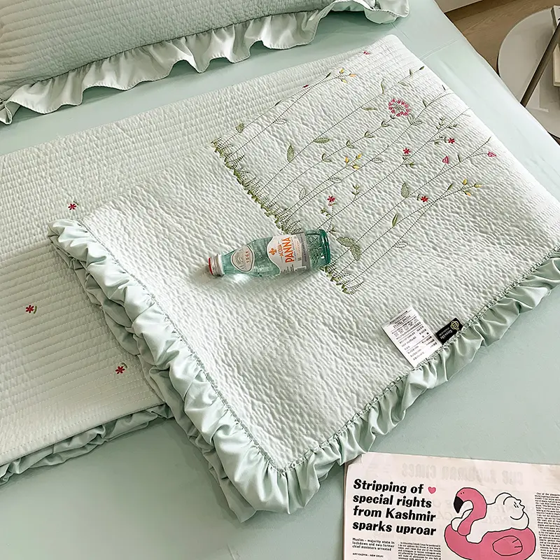 Fresh Flower Embroidered Summer Blanket 3/1 Pcs Ruffled Quilted Summer Quilt Set Machine Washable Lightweight Comforter Duvet