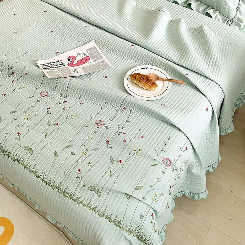 Fresh Flower Embroidered Summer Blanket 3/1 Pcs Ruffled Quilted Summer Quilt Set Machine Washable Lightweight Comforter Duvet