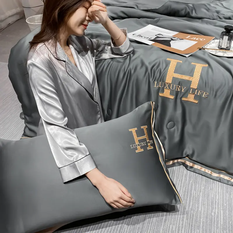 New Ice Silk Summer Quilt Air Conditioned Comforter Quick Cooling and Cooling Home Student Dormitory Quilt Queen King Size