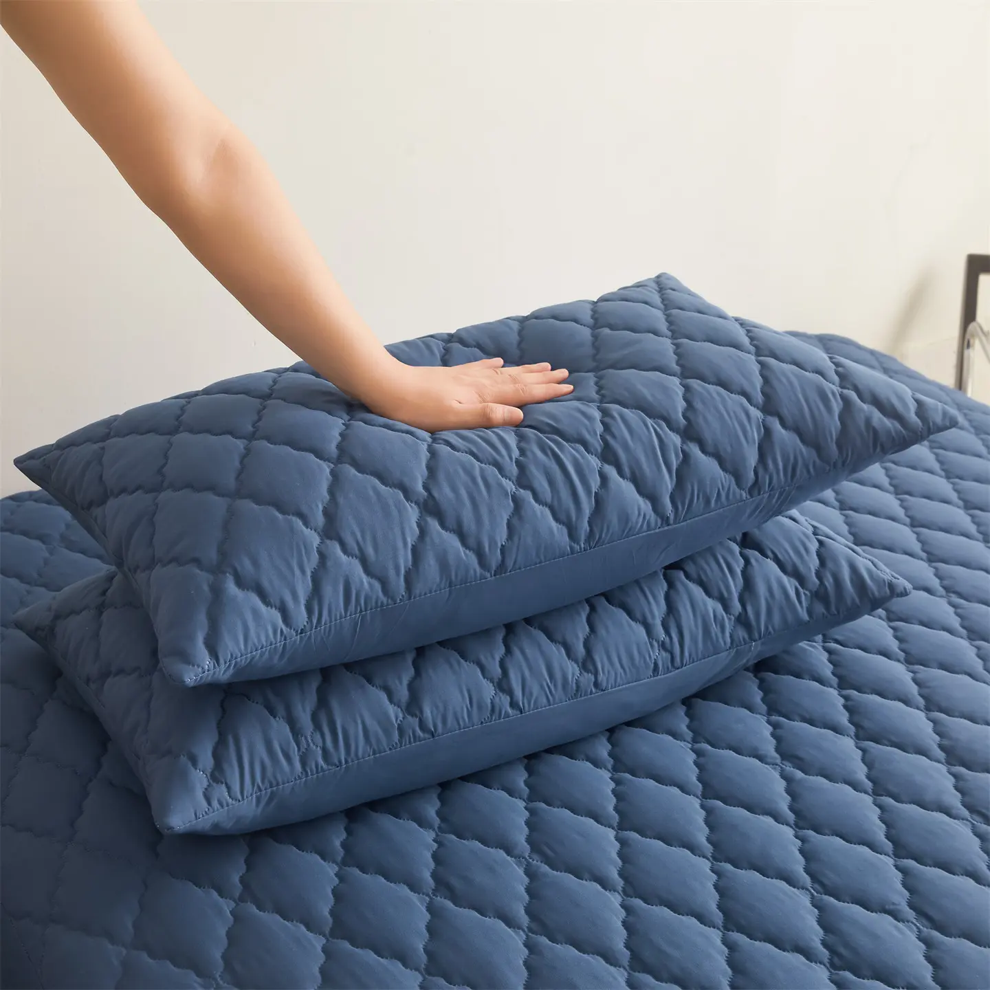 3Pcs/Set Waterproof Thickened Mattress Cover Protector, Quilted Mattress Topper Pad , Elastic Band Fitted Sheet,With Pillowcases