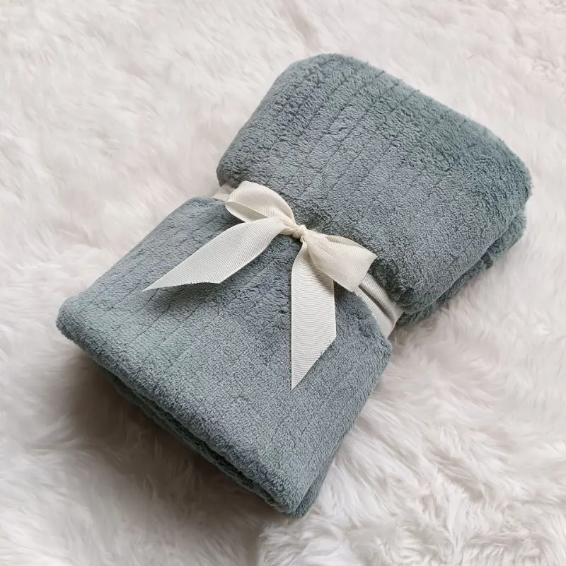 Upgraded Flannel Throwing Blanket Solid Color Thick and Comfortable Car Sofa Bed Plush Thick Swaddle Sleeping Blanket Knee Pad