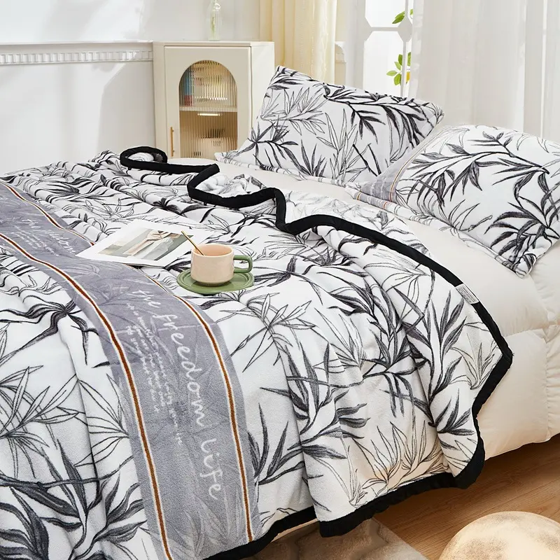 Warm and Cozy Autumn Warm Sleeping Blanket or Bed Sheet Skin Friendly Blanket Anti Pilling Blanket New Flannel Blanke Blanket