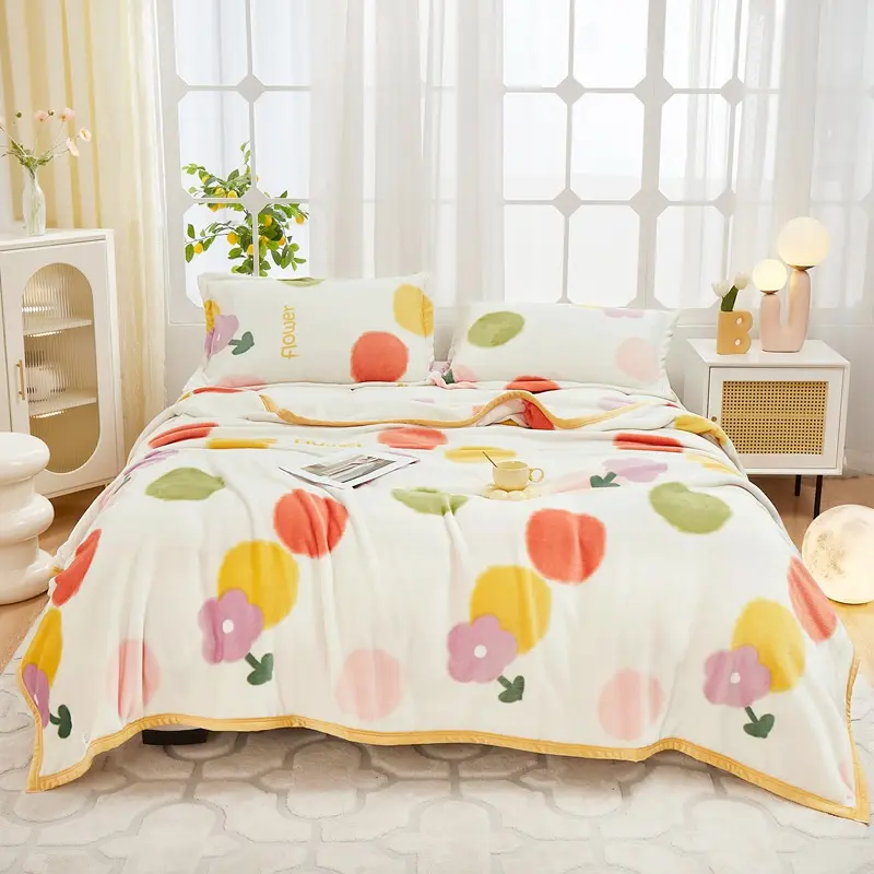 Warm and Cozy Autumn Warm Sleeping Blanket or Bed Sheet Skin Friendly Blanket Anti Pilling Blanket New Flannel Blanke Blanket