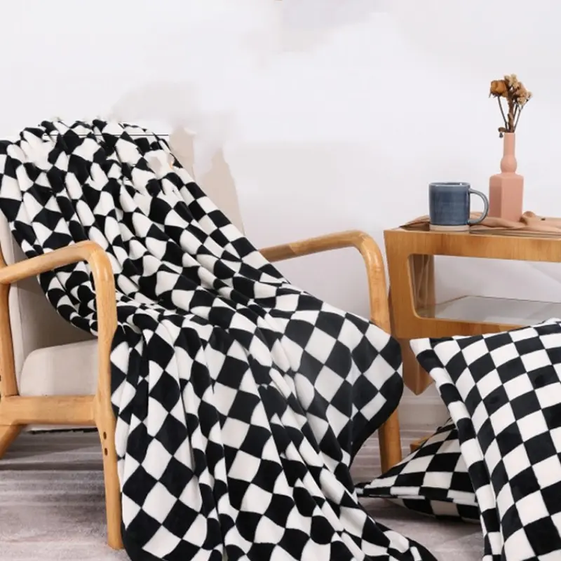 Checkered Minimalist Milk Velvet Blanket, Checkered Coral Velvet Blanket, Minimalist Air Conditioning Blanket, Warm Nap Blanket