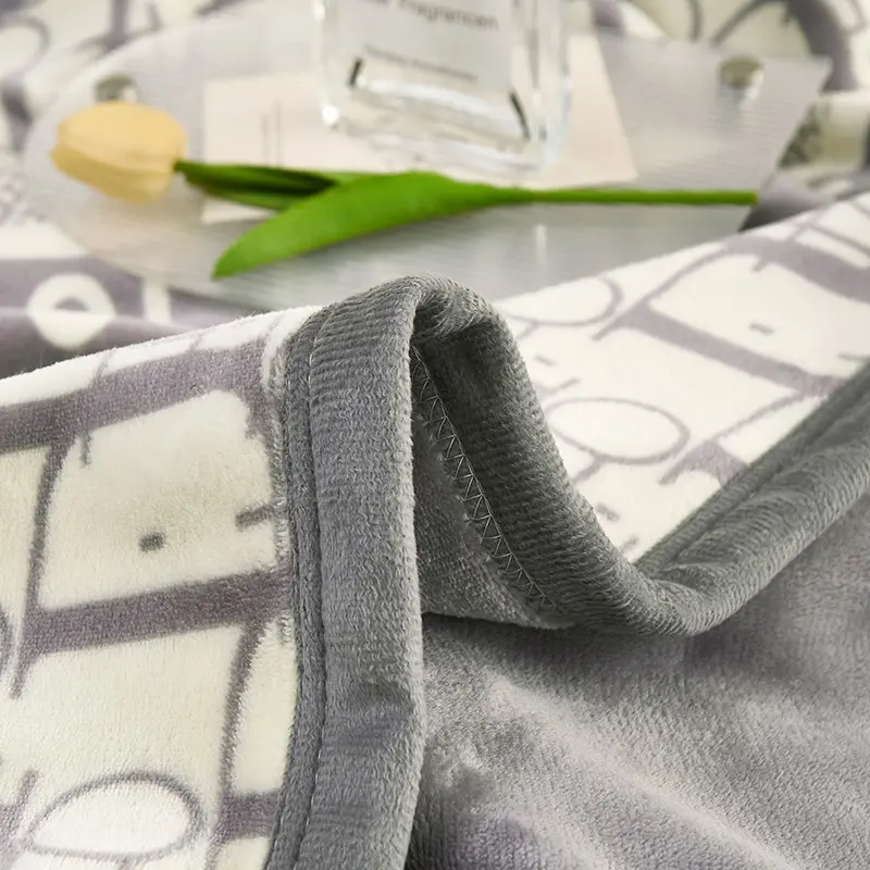 New Milk Velvet Cloud Blanket, Thick Double Office Robe, Warm Living Room Sofa, Lightweight and Luxurious Winter Travel Bed