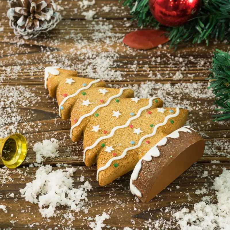 NORTHEUINS Resin Gingerbread Christmas Tree Ornament Christmas Winter Santa Death Statue Home Study Room Tabletop Decor New