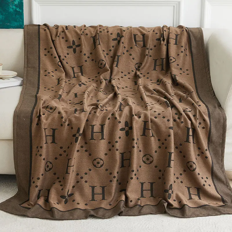 First-class Aviation Blanket Woven Jacquard Blanket Nap Blanket Outdoor Portable Aircraft Blanket Set Letter Sofa Blanket