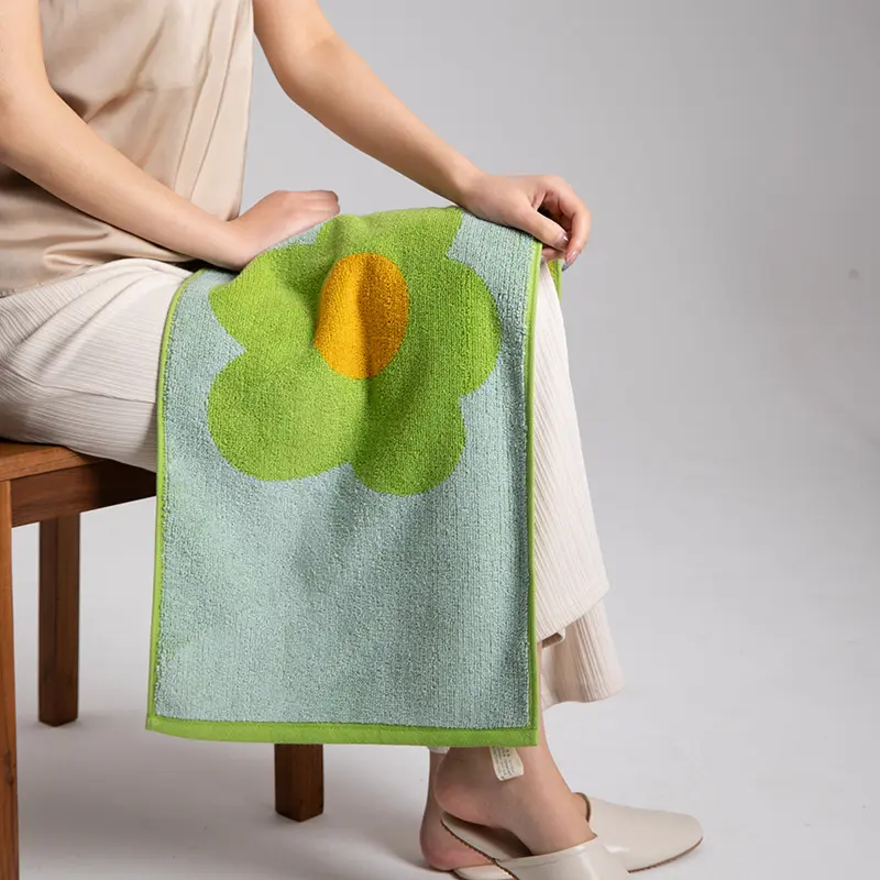 4pcs Bath Towel Sets Three-color Sunflower Cotton Beach Towel Household Multipurpose Blanket Towel Swimming Towel Bathrobe Gift