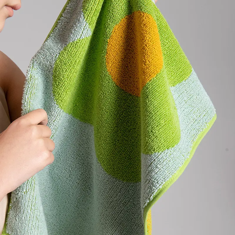 4pcs Bath Towel Sets Three-color Sunflower Cotton Beach Towel Household Multipurpose Blanket Towel Swimming Towel Bathrobe Gift