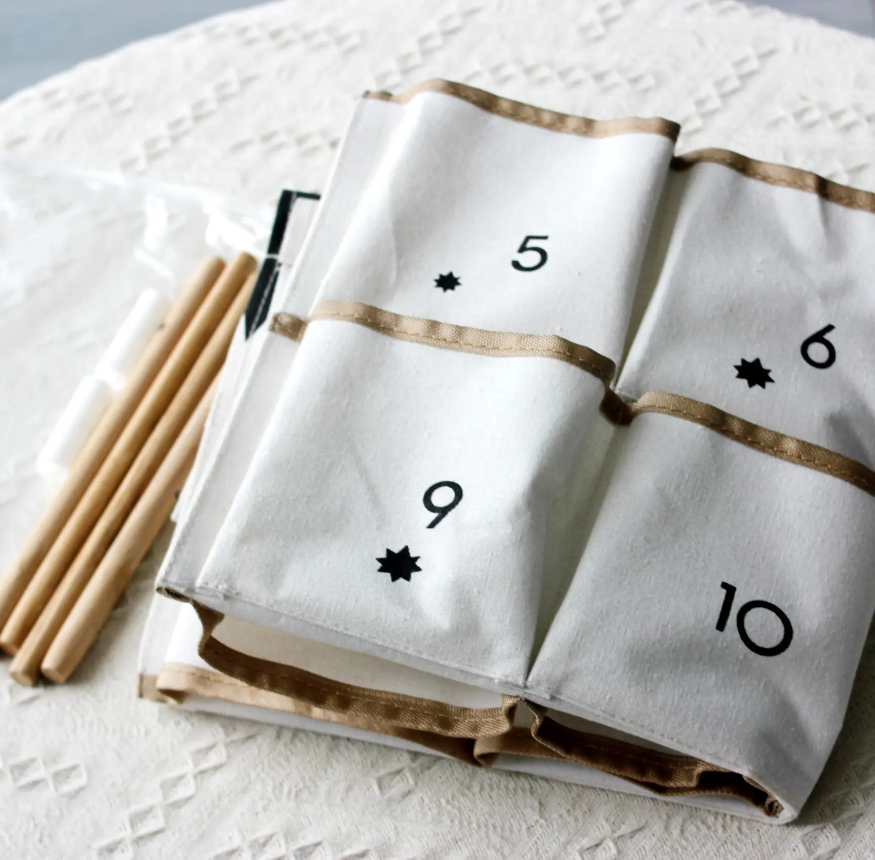 Ins Nordic Oxford Cloth Hanging Storage Bag Multi Functional Wall Storage Hanging Bag Kids Room Stationery Storage Hanging Bag