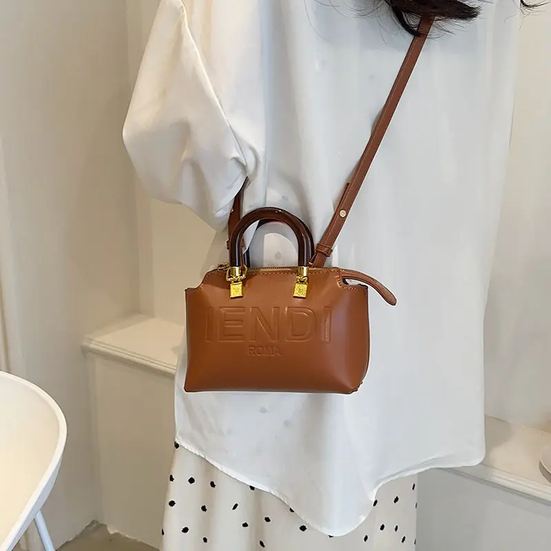 2024 New Popular Women's Large Capacity Fashionable Crossbody Bag Niche High-end Trendy Hand-held Pillow Bag