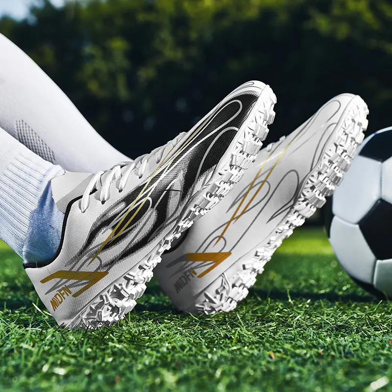 Long Nail Children Soccer Shoes Professional Training Boots Men Soccer Cleats Sneakers Turf Football Shoes for Boys Size35-39