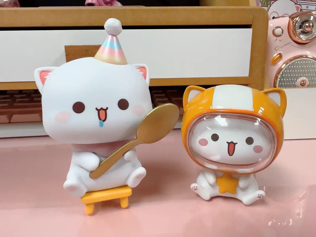 Mitao Cat 4 Seasons Love Is Like A Peach Series Toys Cute Cat Cartoon Model Collection Decoration Desk Ornament Birthday Gift