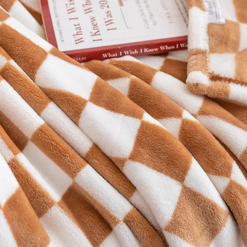 Tessellated Blanket Facecloth Coral Velvet Blanket Office Air-conditioned Room Nap Blanket Milk Flannel Blanket Blanket
