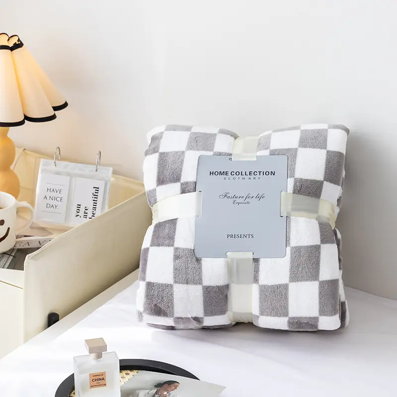 Tessellated Blanket Facecloth Coral Velvet Blanket Office Air-conditioned Room Nap Blanket Milk Flannel Blanket Blanket