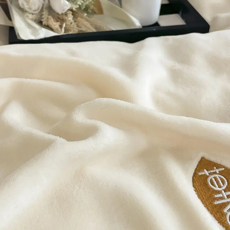 High-end Thicker Winter Warm King Size Bedding Set Warmth Coral Velvet Bedding Sets Soft Comfortable Duvet Cover Set with Sheets