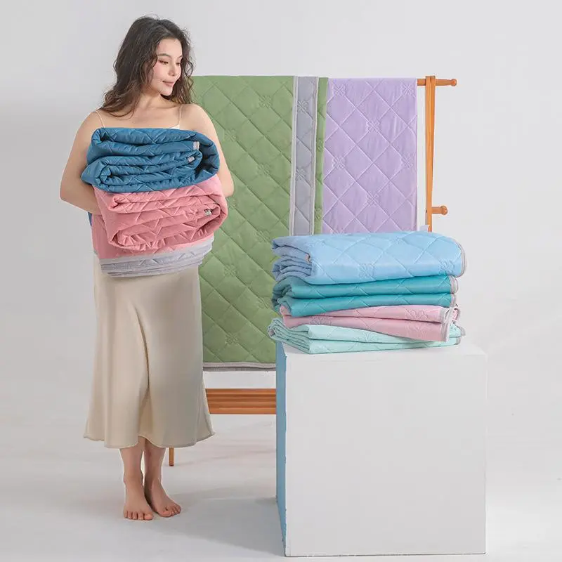 1Pc Ice Cream Summer Thin Quilt, Cool Silk Solid Color Lightweight Air-Conditioned Blanket, Washable Summer Quilt