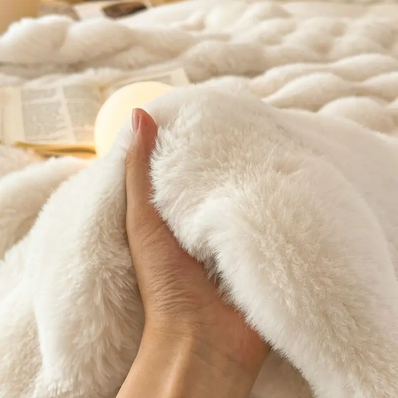 Tuscan Faux Rabbit Fur Winter Warm Blankets for Beds High End Thicken Plush Throw Blanket Soft Comfortable Warmth Sofa Blanket