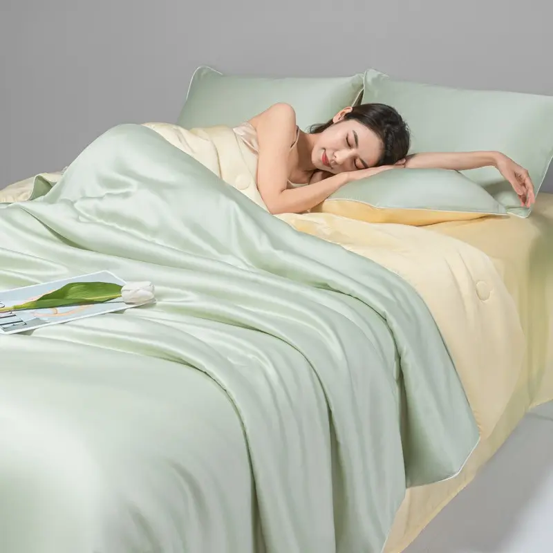 A-Class Dual Color Cool Ice Silk Summer Quilt, Washable Summer Single Double Bed Quilt Set for Student Dormitory ﻿