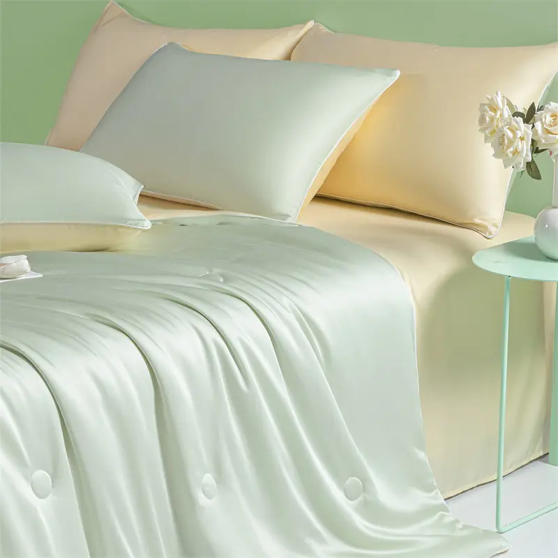 A-Class Dual Color Cool Ice Silk Summer Quilt, Washable Summer Single Double Bed Quilt Set for Student Dormitory ﻿