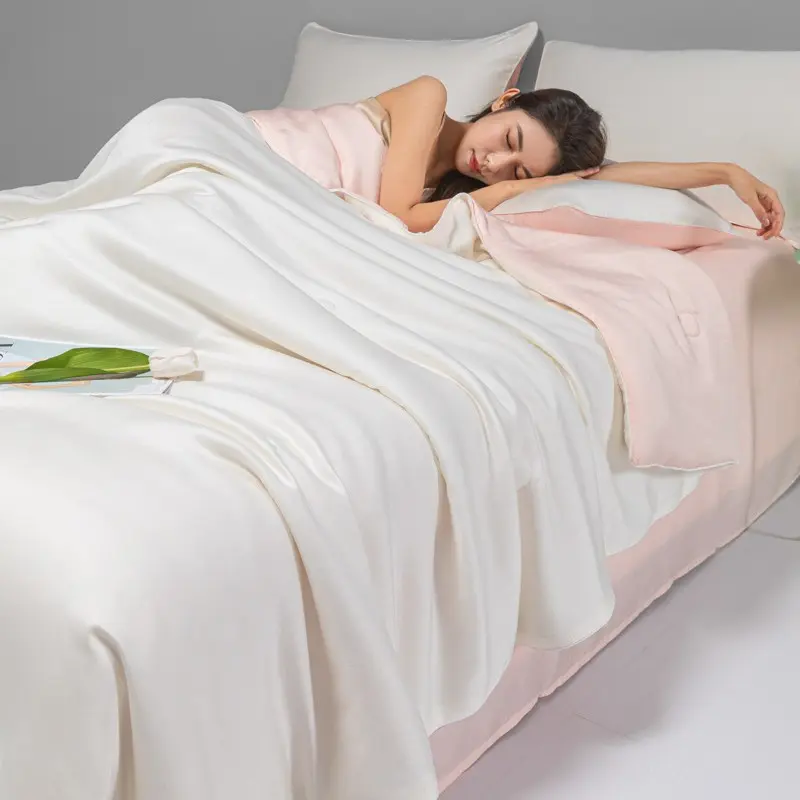 A-Class Dual Color Cool Ice Silk Summer Quilt, Washable Summer Single Double Bed Quilt Set for Student Dormitory ﻿