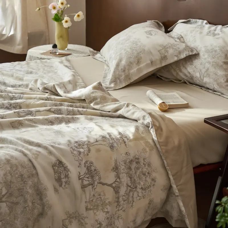 Summer Quilt Comfortable and Breathable Quilts Top Quality Ultra Soft Floral Comforter