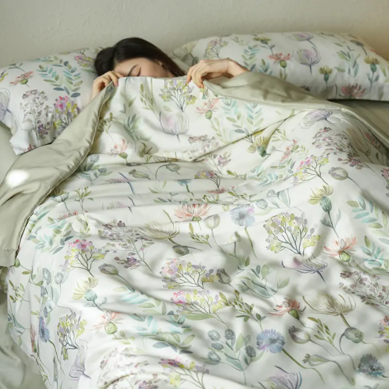 Summer Quilt Comfortable and Breathable Quilts Top Quality Ultra Soft Floral Comforter