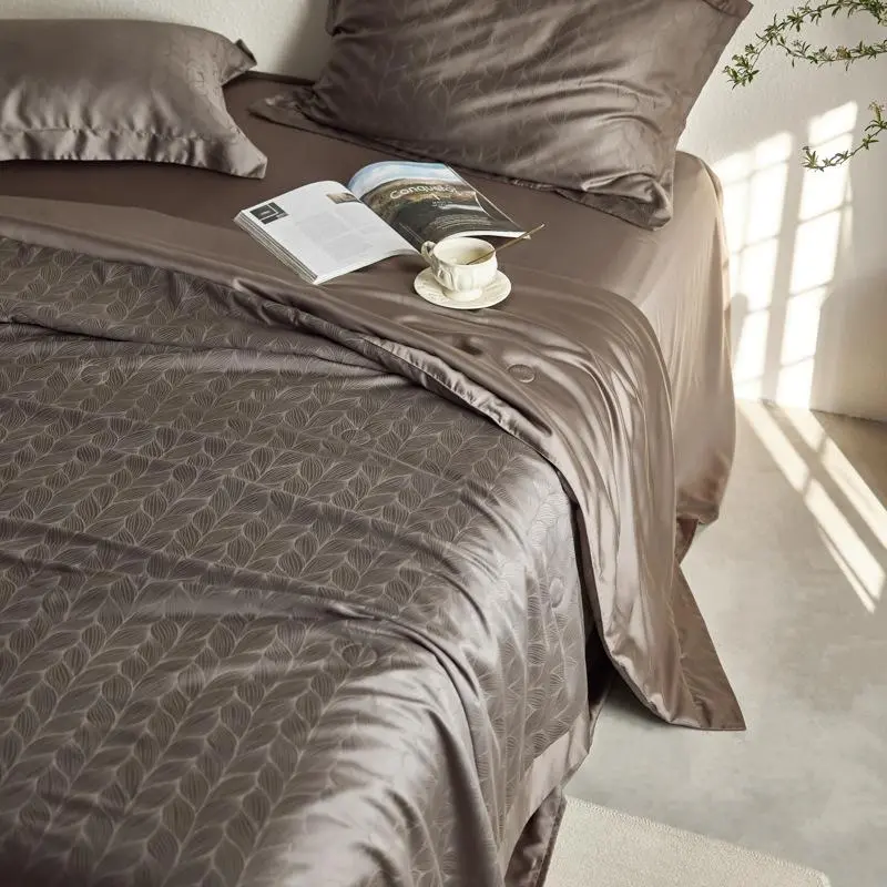 4Pcs Set of Light Luxury Jacquard Summer Quilt with Sheets Pillowcases, Ice Silk Air Conditioning Quilt, Washable Summer Quilt