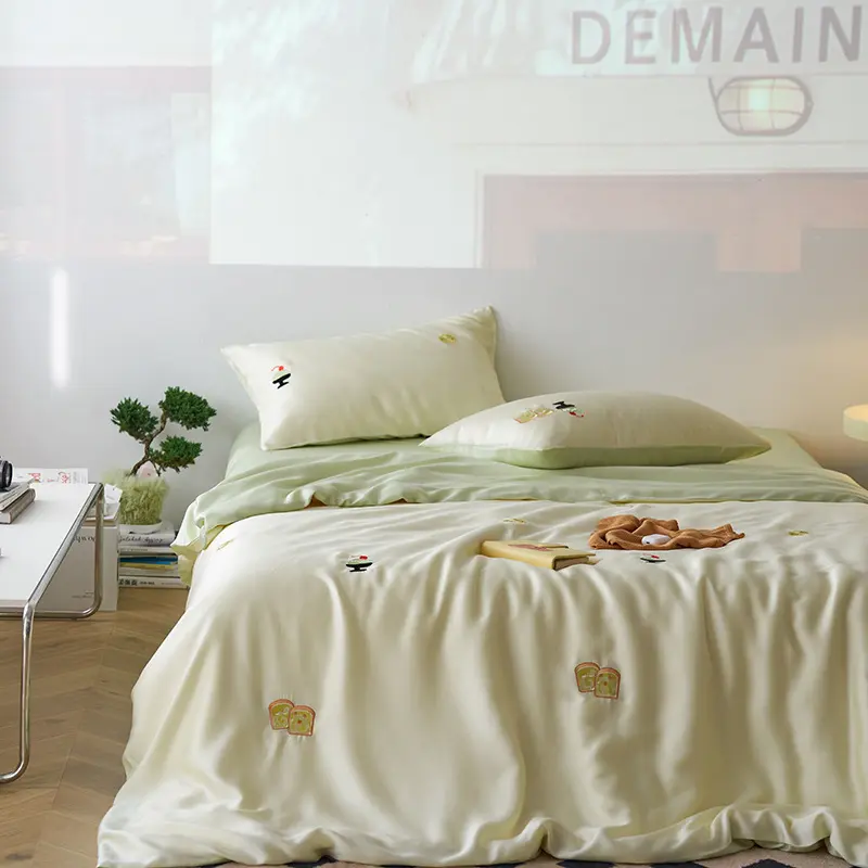 Luxury 100% Tencel Super Soft Bedding Sets High-Quality Cartoon Embroidery Comforter Set Silky Cooling Touch Fitted Sheet Set