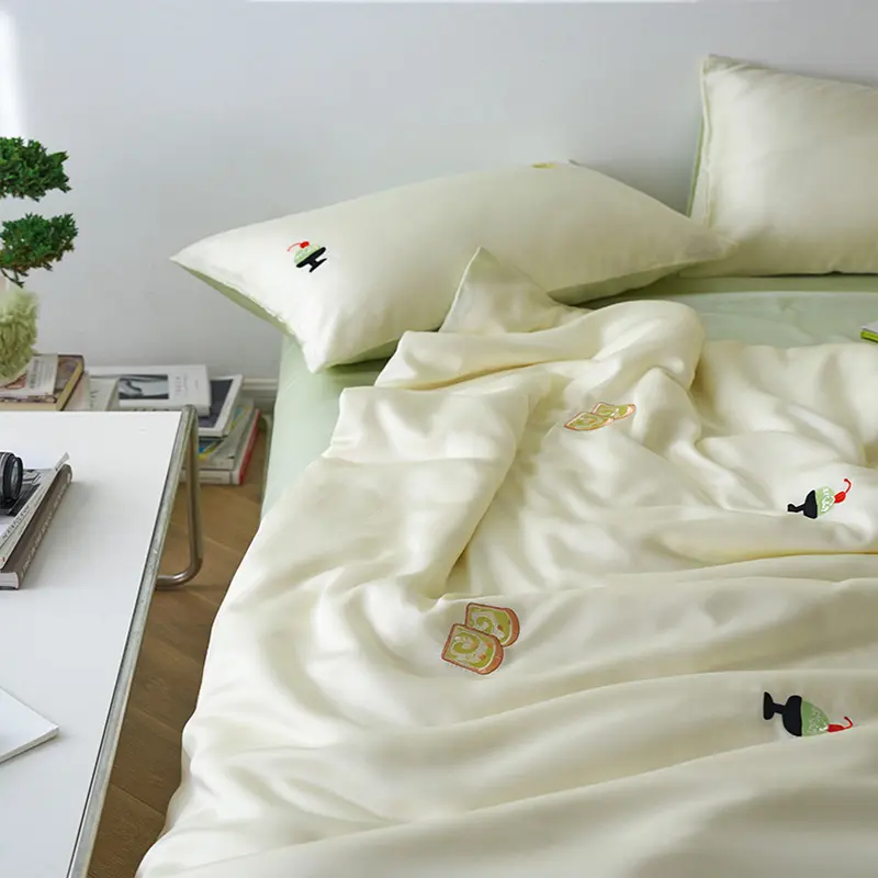 Luxury 100% Tencel Super Soft Bedding Sets High-Quality Cartoon Embroidery Comforter Set Silky Cooling Touch Fitted Sheet Set