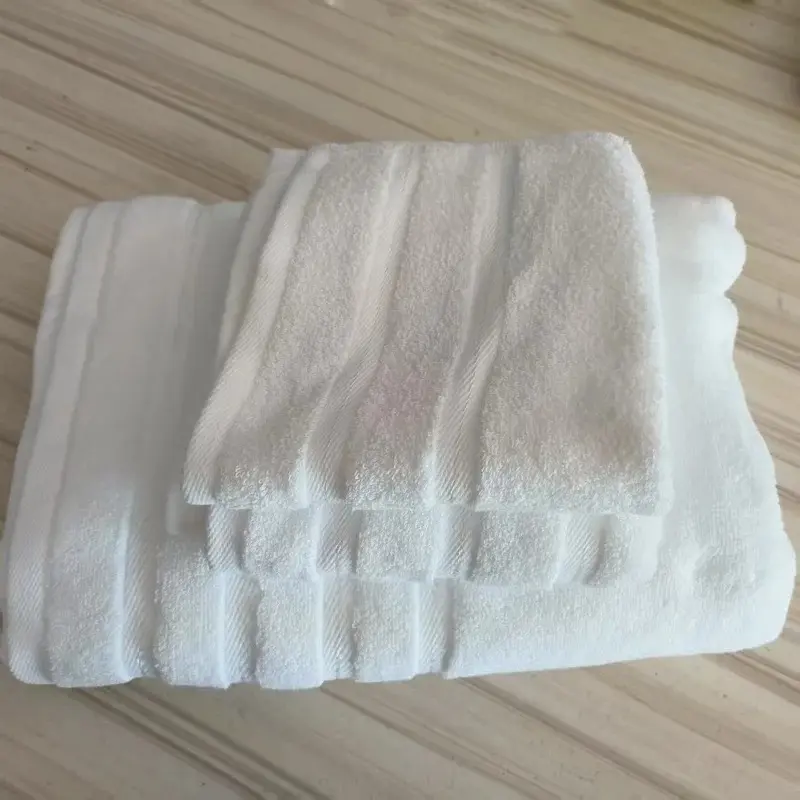 High Quality Solid White Bath Towel With Striped,Soft Water Absorbent Swimming Beach Bathroom Home Five-Star Hotel Towels 70*140
