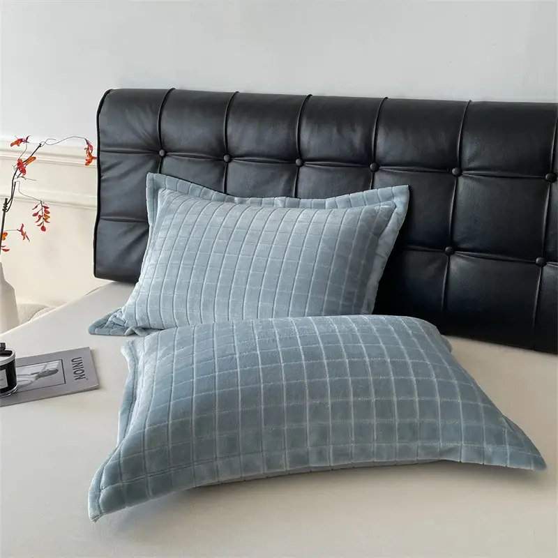Cozy Plush Flannel Jacquard Plaid Pillowcase - Elegant Grid Design, Upgrade Your Sleep Comfort