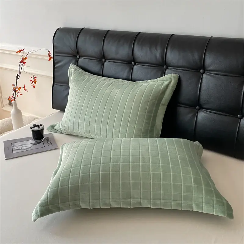 Cozy Plush Flannel Jacquard Plaid Pillowcase - Elegant Grid Design, Upgrade Your Sleep Comfort
