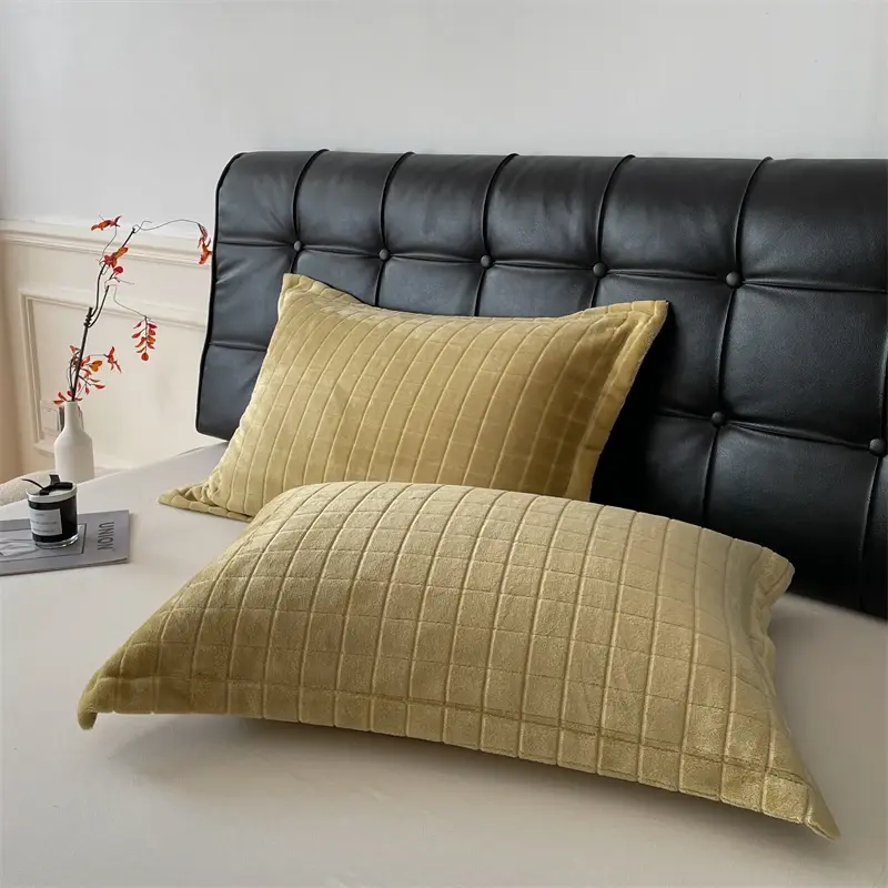Cozy Plush Flannel Jacquard Plaid Pillowcase - Elegant Grid Design, Upgrade Your Sleep Comfort