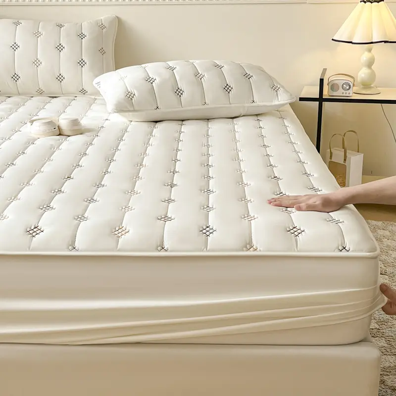 High Quality Mattress Protector - Antibacterial Mattress Cover, Hypoallergenic Skin-Safe Noiseless Fitted Sheet, No Pillowcase
