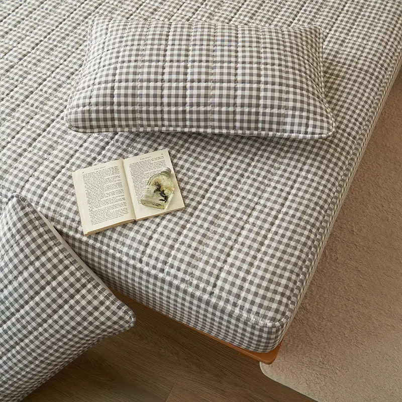 High-Quality Quilted Plaid Mattress Cover,Mattress Protector,- Antibacterial, Breathable,Comfortable for Fresh Sleep Experience