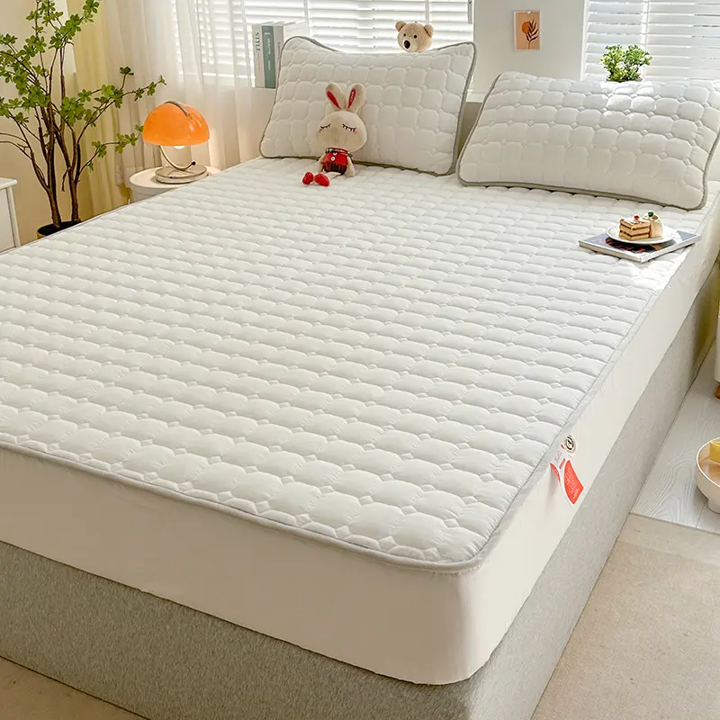 1 Piece Yarn-Dyed Cotton Mattress Protector - Antibacterial Mattress Cover, Hypoallergenic Fitted Sheet, No Pillowcase